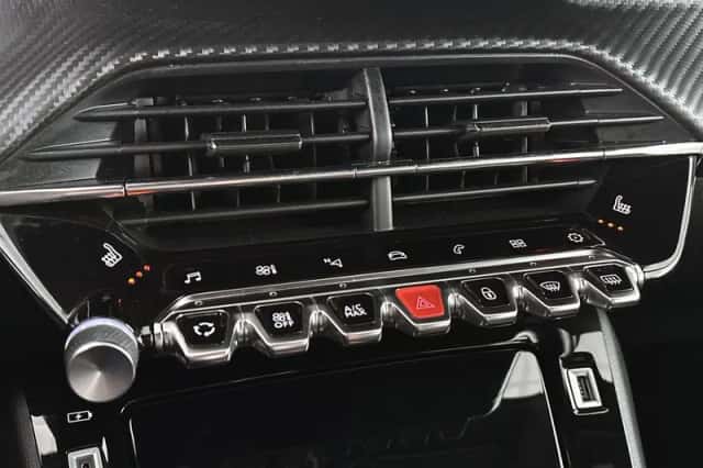 Peugeot 208 (2022) thumbnail 22