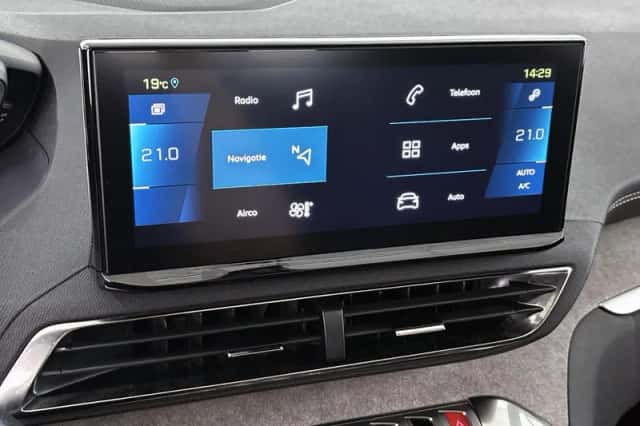 Peugeot 3008 (2023) thumbnail 14