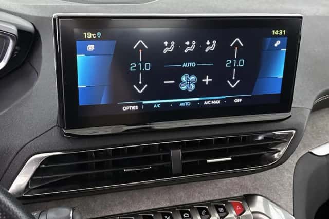 Peugeot 3008 (2023) thumbnail 24