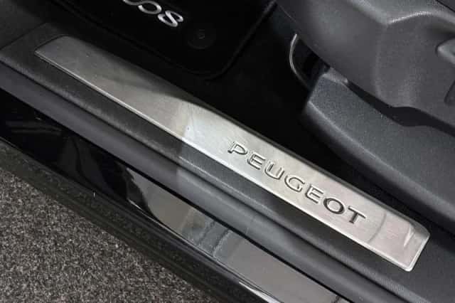 Peugeot 3008 (2023) thumbnail 25