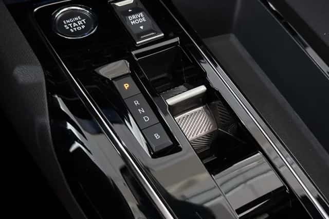 Peugeot 3008 (2023) thumbnail 28