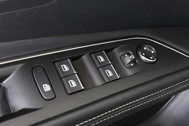 Peugeot 3008 (2023) thumbnail 32