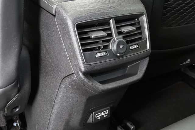 Peugeot 3008 (2023) thumbnail 35