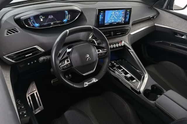 Peugeot 3008 (2023) thumbnail 5