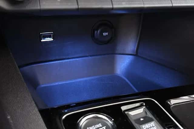 Peugeot 3008 (2023) thumbnail 41