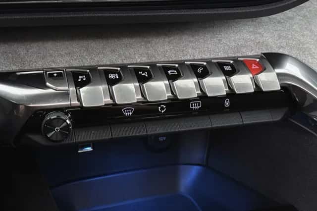 Peugeot 3008 (2023) thumbnail 42