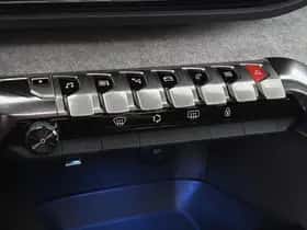 Peugeot 3008 (2023) thumbnail 42
