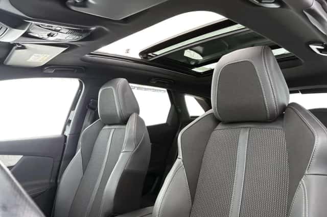 Peugeot 3008 (2023) thumbnail 8