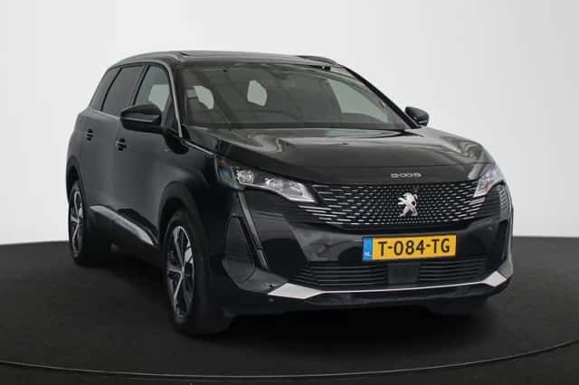 Peugeot 5008 (2023) thumbnail 2