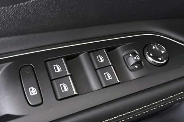 Peugeot 5008 (2023) thumbnail 30