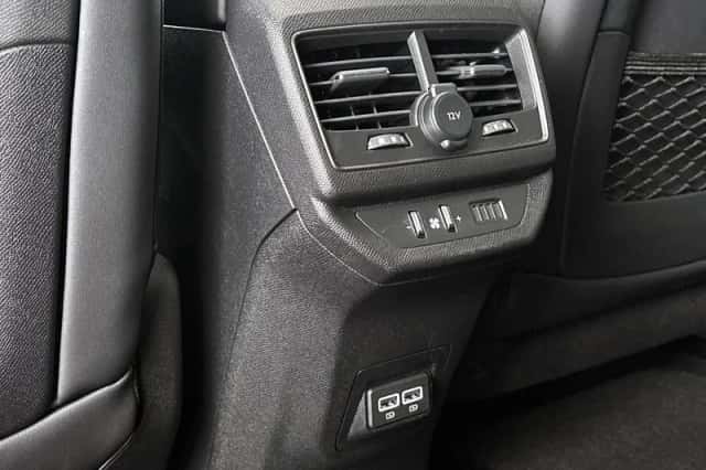 Peugeot 5008 (2023) thumbnail 33