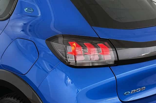 Peugeot e-208 (2023) thumbnail 18