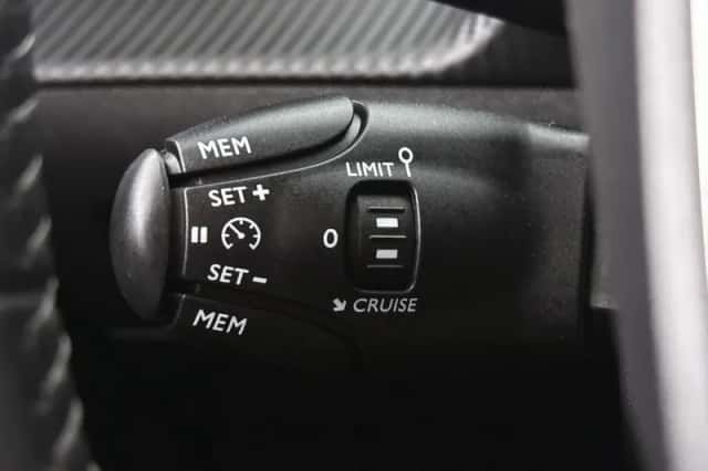 Peugeot e-208 (2023) thumbnail 25