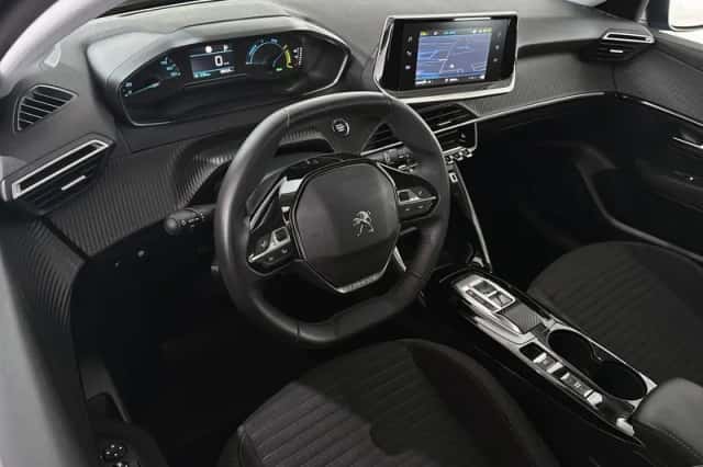 Peugeot e-208 (2023) thumbnail 4