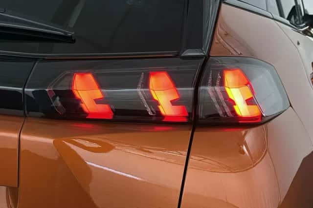 Peugeot e-2008 (2023) thumbnail 20