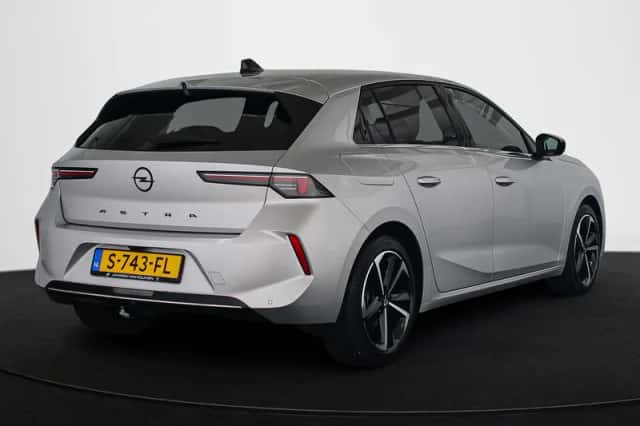 Opel Astra (2022) thumbnail 3