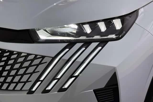 Peugeot e-3008 (2024) thumbnail 23