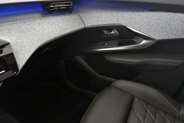 Peugeot e-3008 (2024) thumbnail 42