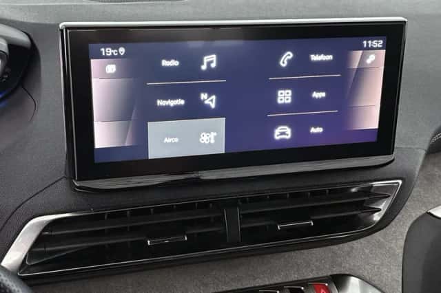 Peugeot 5008 (2023) thumbnail 14