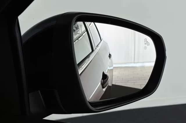 Peugeot 5008 (2023) thumbnail 26