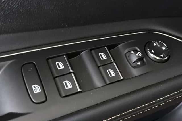 Peugeot 5008 (2023) thumbnail 32