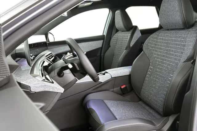 Peugeot 3008 (2025) thumbnail 6