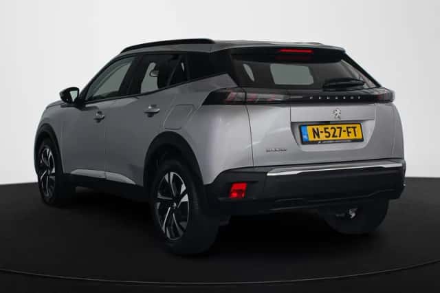Peugeot 2008 (2021) thumbnail 4