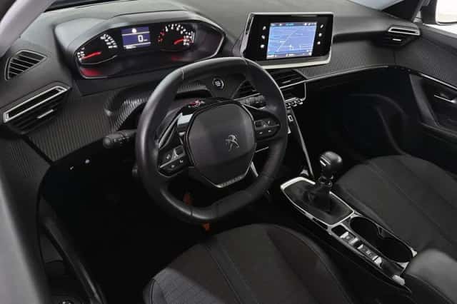 Peugeot 2008 (2021) thumbnail 5