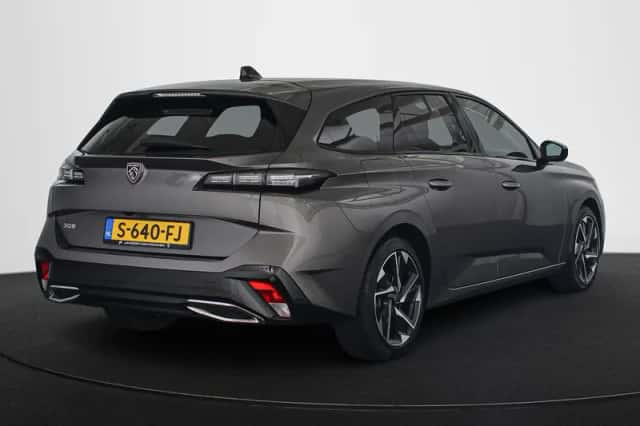 Peugeot 308 (2023) thumbnail 3