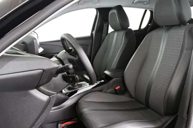 Peugeot 208 (2023) thumbnail 6