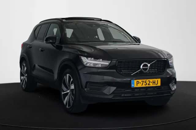 Volvo XC40 (2022) thumbnail 2