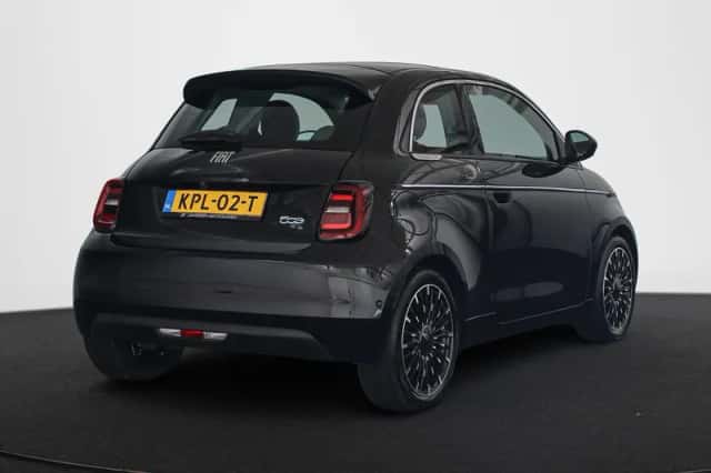 Fiat 500 (2024) thumbnail 3