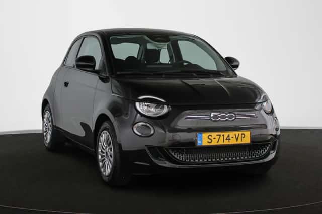 Fiat 500 (2023) thumbnail 2
