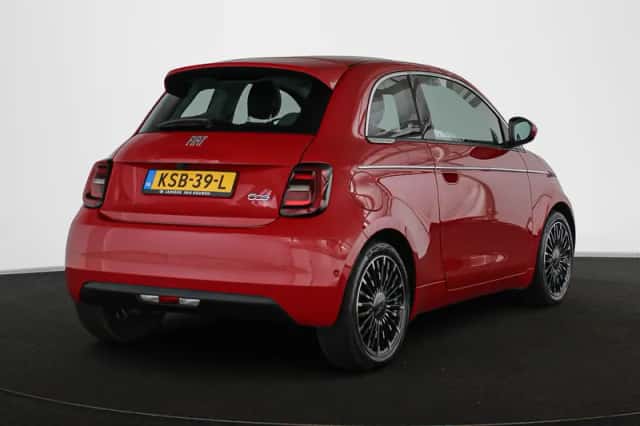 Fiat 500e (2024) thumbnail 3