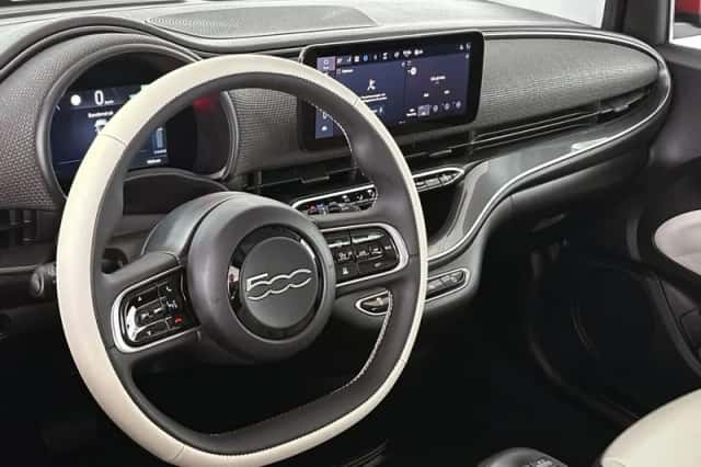 Fiat 500e (2024) thumbnail 5
