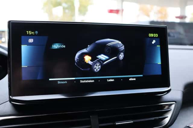 Peugeot 3008 (2022) thumbnail 25