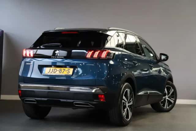 Peugeot 3008 (2022) thumbnail 4