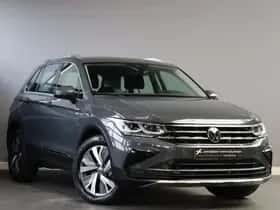 Volkswagen Tiguan (2021) thumbnail 3
