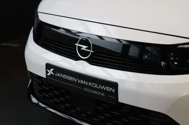 Opel Corsa (2023) thumbnail 23