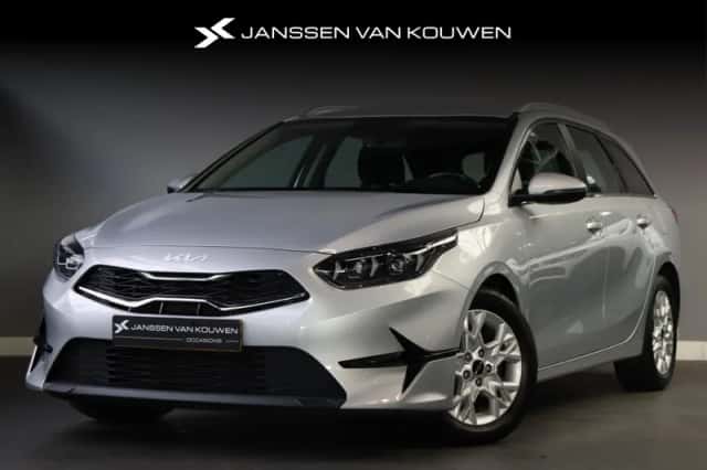 Kia Ceed Sportswagon (2023) thumbnail 1