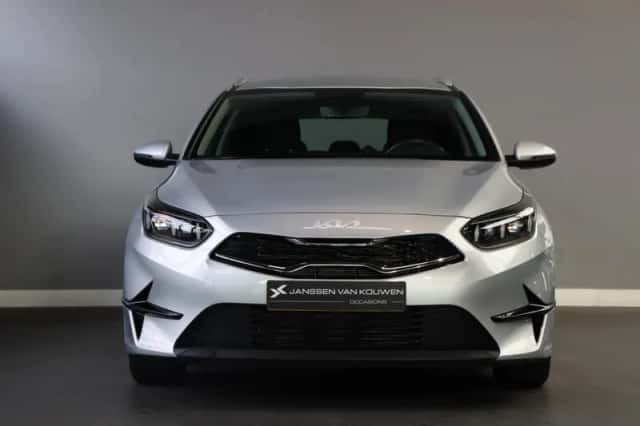 Kia Ceed Sportswagon (2023) thumbnail 2