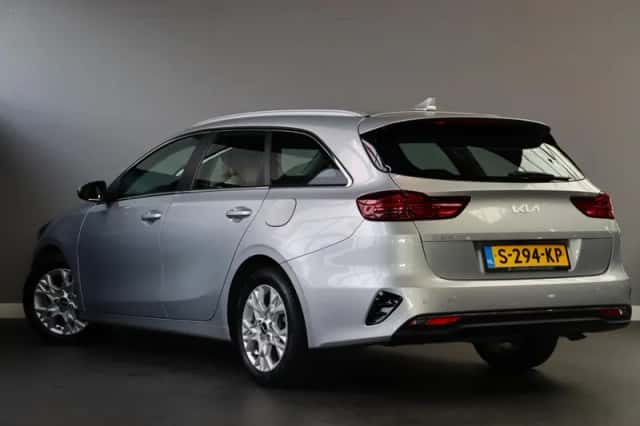 Kia Ceed Sportswagon (2023) thumbnail 4