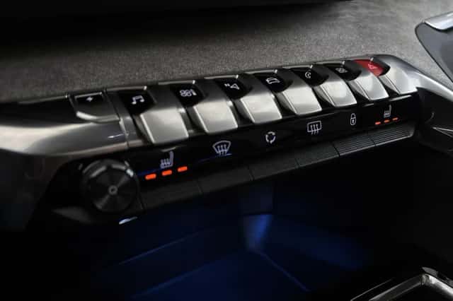 Peugeot 3008 (2021) thumbnail 23