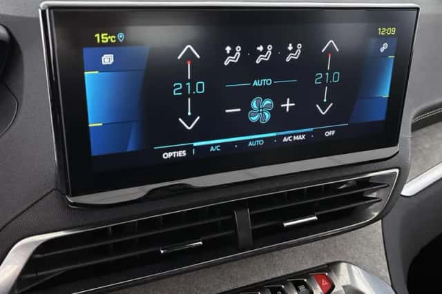 Peugeot 3008 (2021) thumbnail 24