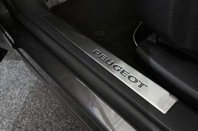 Peugeot 3008 (2021) thumbnail 25