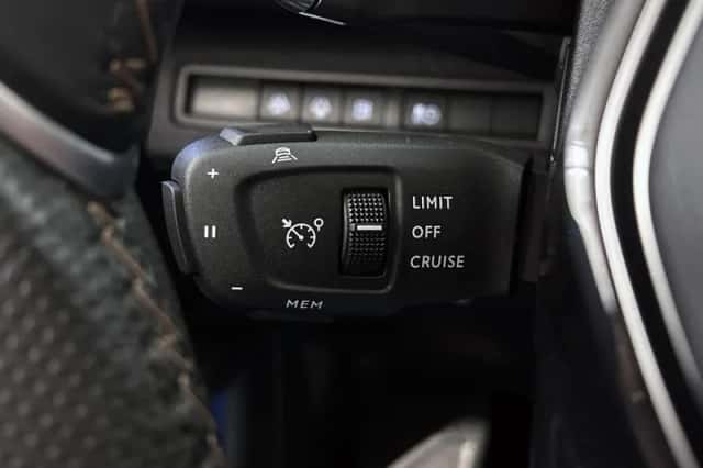 Peugeot 3008 (2021) thumbnail 30