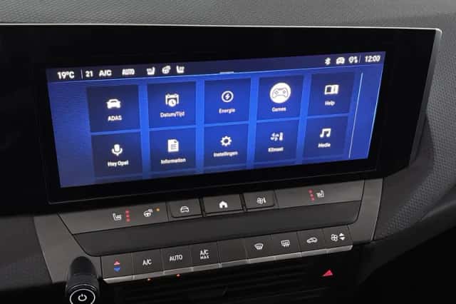 Opel Astra (2022) thumbnail 13