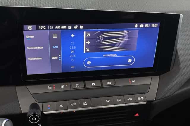 Opel Astra (2022) thumbnail 24