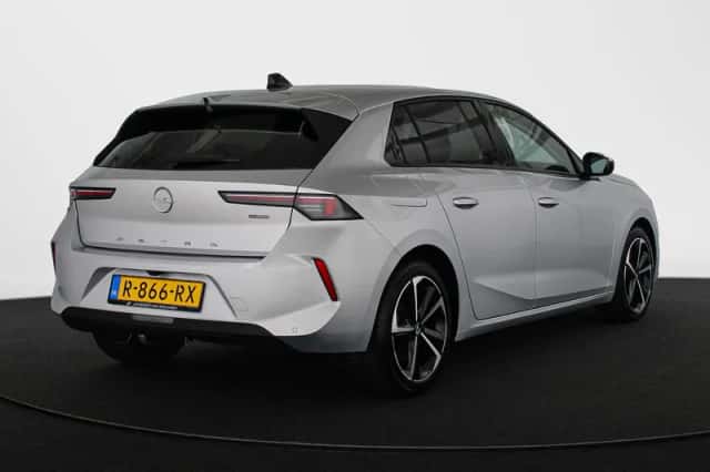 Opel Astra (2022) thumbnail 3