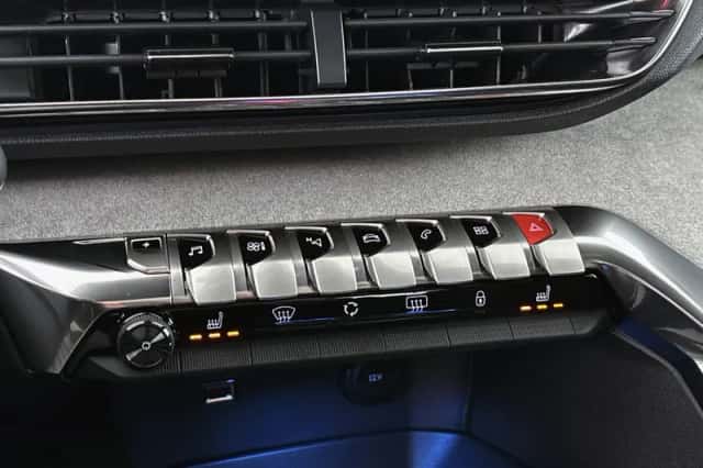 Peugeot 3008 (2022) thumbnail 23